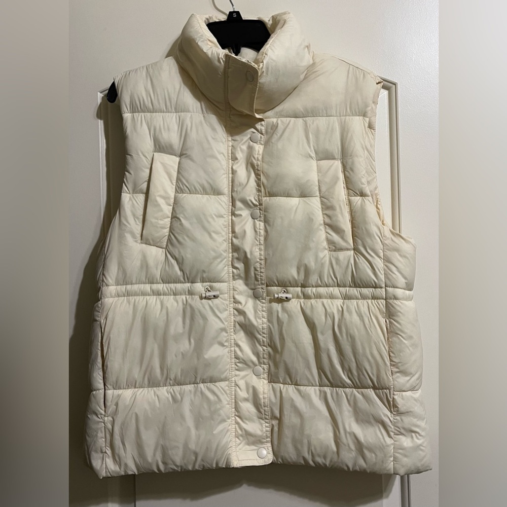 Love Tree Women’s Beige Quilted Puffer Vest Zip Up Multiple Pockets Size Medium